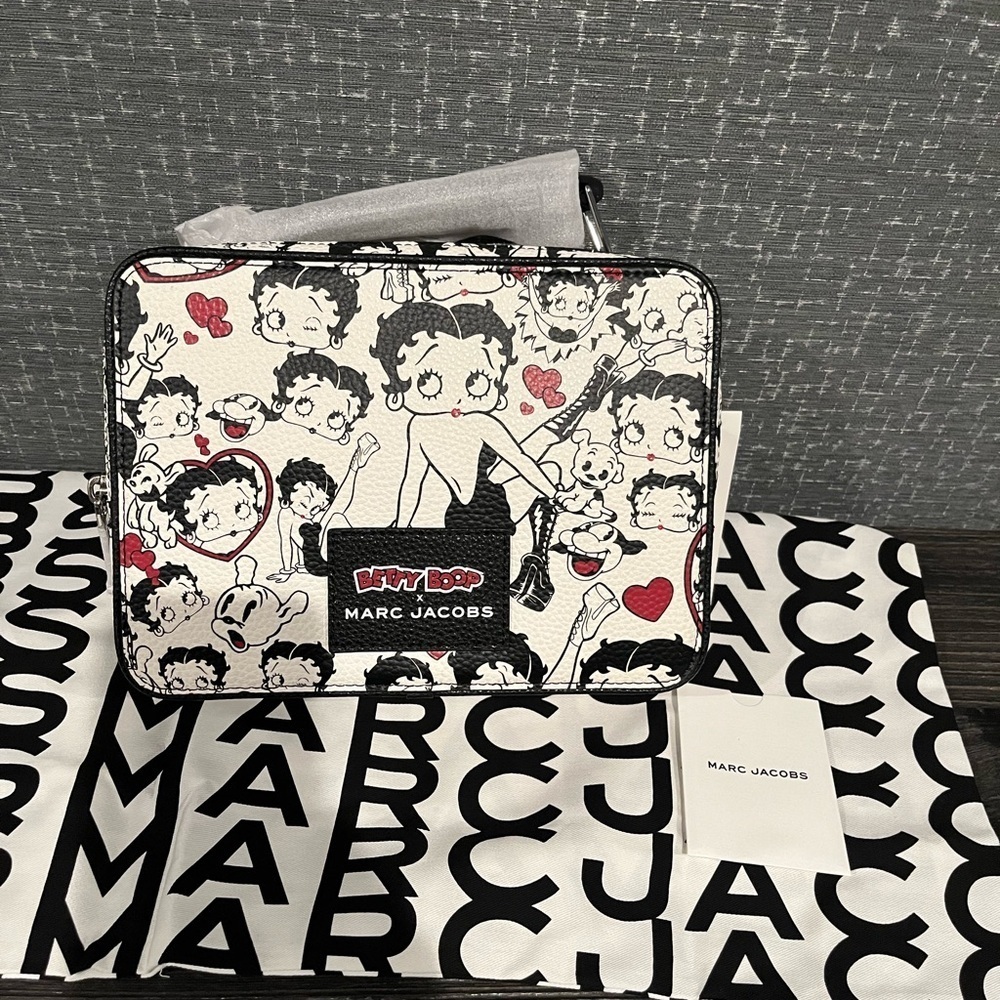 NWT MARC JACOBS x Betty Boop The Large Box Top Handle Crossbody Bag Black White - Picture 6 of 11